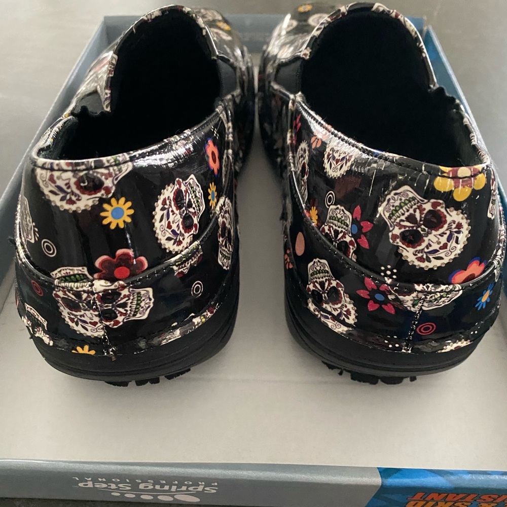 Spring Step Professional Ferrara Skull Clogs - Picture 3 of 7
